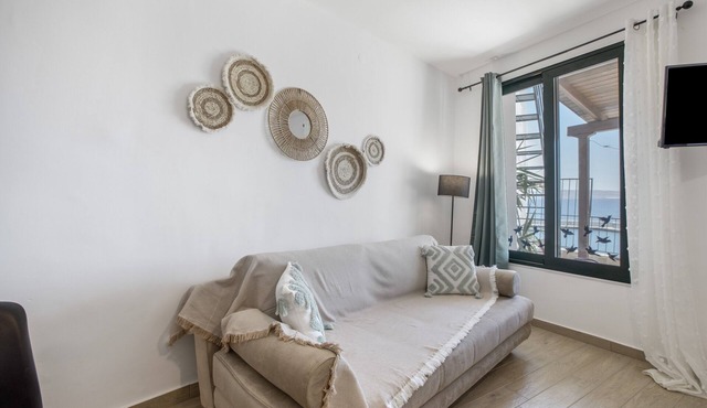 Bed and Breakfast 'Studio Room Sea View' with Sea View, Wi-Fi and Air Conditioning in Agia Galini