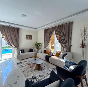BERGHOFF RESIDENCE - LUXURY AIR- CONDITION VILLA WITH PRIVATE POOL - king Marriott Alex in Alexandria