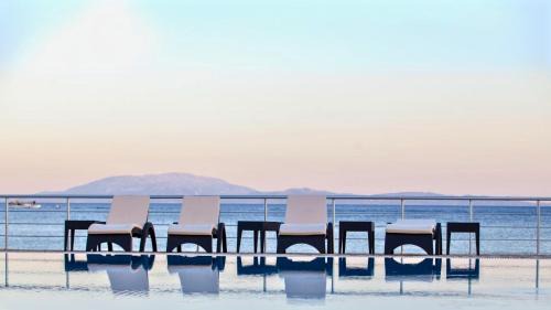 Blue Waves Luxury Suites by the Sea in Plomari