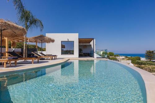 Bohemian Villas - Private Infinity Pools & Panoramic Sea View - just 500m from Beach in Skaleta