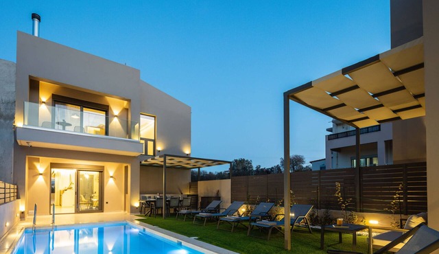 Brand new modern villa, no car needed! in Panormo