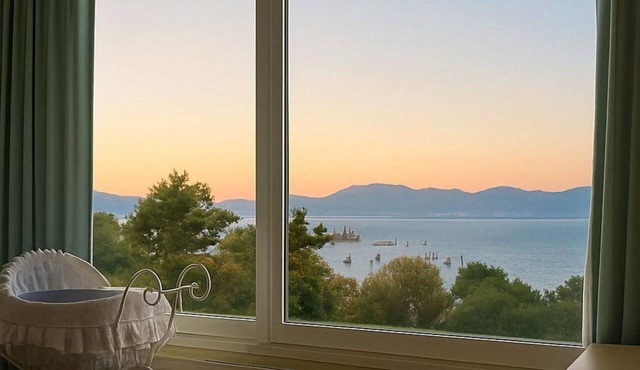 Caecilia Lawrence Bio Sea Villa - Sleeps 12 in Chalcis