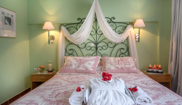Calergi 9 - Boutique Resort 1BDR/1LVR Apt: Pool/Rooftop/SeaView/Sunset/Rethymno in RETHYMNO