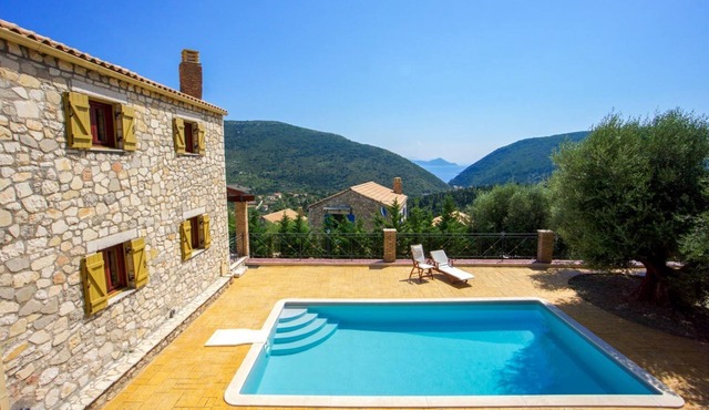 Canary Villa - Two Bedroom Villa, Sleeps 4 in Platrithias