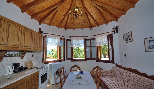 Charming villa with 2 bedrooms and WiFi, AC in peaceful Alonissos in Nimfea