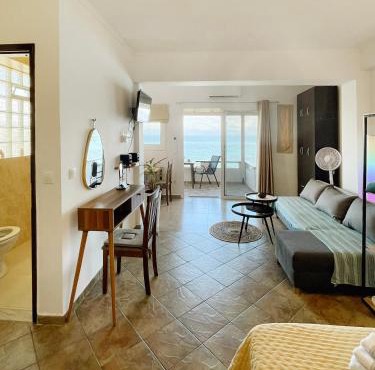 Chelona - Coastal Apartment in Corfu