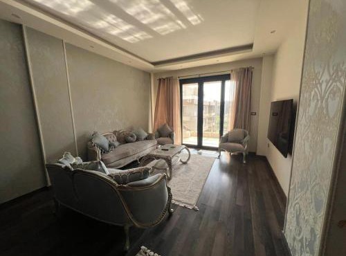 Chic City Stay in 4 bed Penthouse In Midtown Compound, AUC