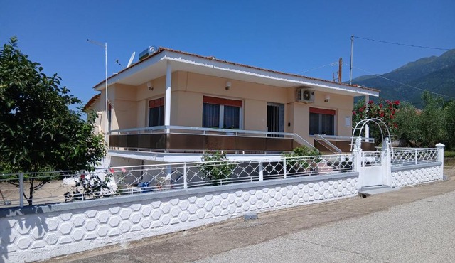 Chrysafenia's House in Mandrákion