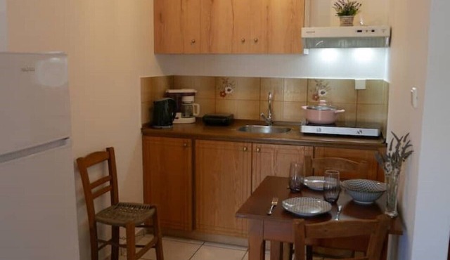 Chrysoula’s Welcoming Triple Room with Yard in Monemvasia