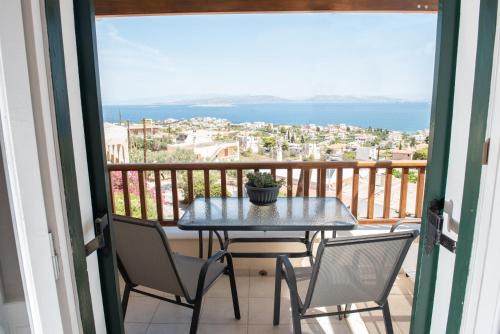 Cozy Home with Panoramic View in Vathí