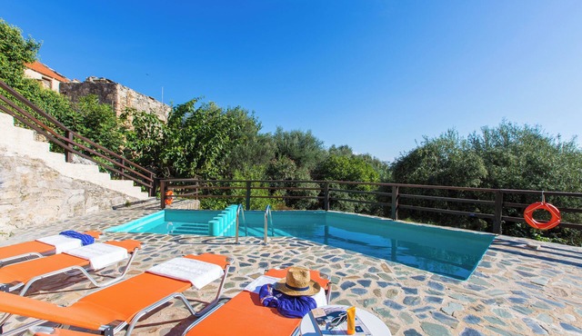 COZY VILLA ZOI in Tzitzifes