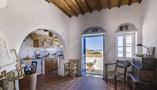 Daphnis:the artist's house in Marlas