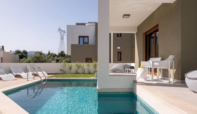 De.Light Boutique Villa III, Featuring Heated Pool in Atsipopoulo
