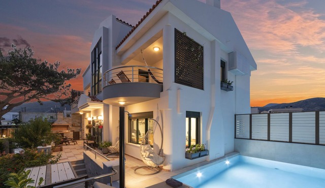 Deluxe 4 bedroom villa with loft next to beach in Ierapetra