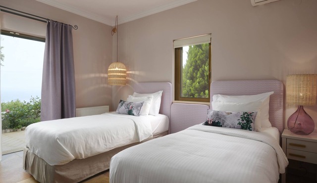 Deluxe Villa With Private Pool - with Panoramic View, Art Blue Villas in Lefkada