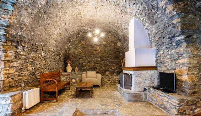 Denthis Stone House - Taygetos Getaway in Artemisia
