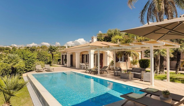 Dina - Three Bedroom Villa, Sleeps 6 in Svoronata