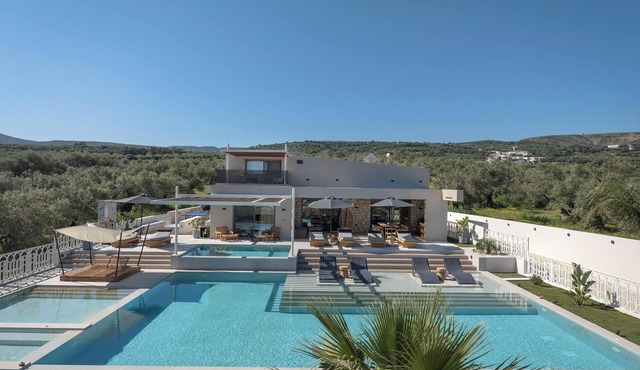 Dive into Bliss: Summer Oasis of Elegance & Joy in Rethymno