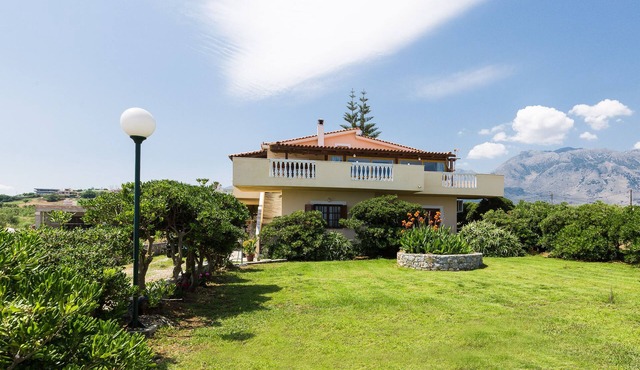 Effie Beach Front Apartment. Spectacular sea view and direct beach access in Apokoronas
