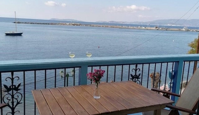 "Eftopia Sea front apt.(67 sq.m.), 3min. from the beach! in Glossa Skopelos Island