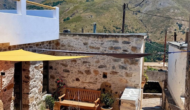 ELAFONISI PETRA HOUSE - Traditional Stone House near Elafonisi Beach 2BD, 2BTH in Livadia