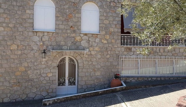 Elea House in Tolo