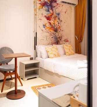Elegant Garden City Downtown Studio