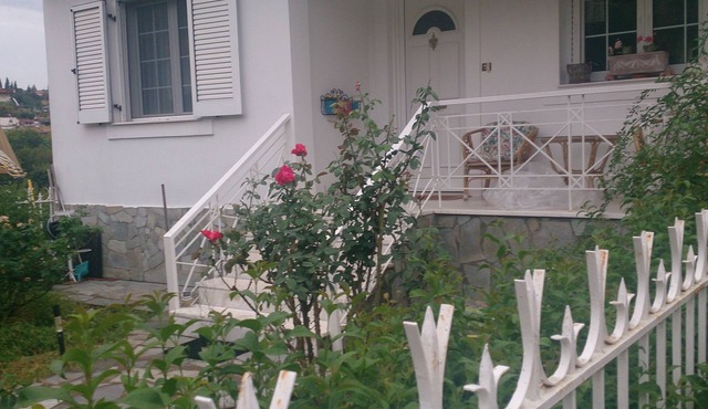 ELENI'S VILLAGE RELAXATION HOME in Αιδηψός