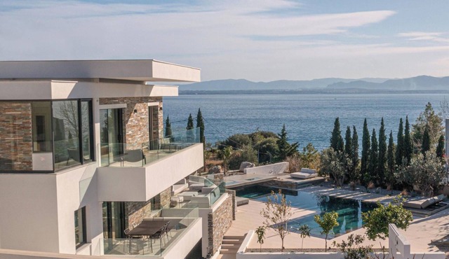 Elia Cove Luxury Villa I in Loutraki