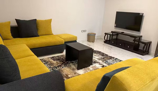 Elite House: Cozy Garden Oasis 3BR – Mall of Arabia in Giza Governorate