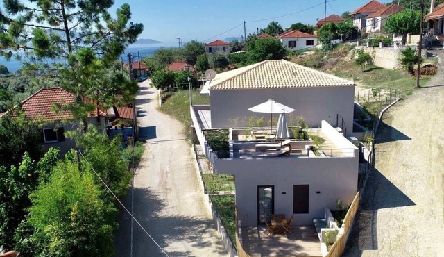 Elsa Modern Apartments. 2 Bed with Jacuzzi Apt 3 in Pogonia