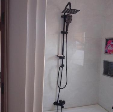 Empty room without furniture in an apartment in Al Kawāmil Qiblī