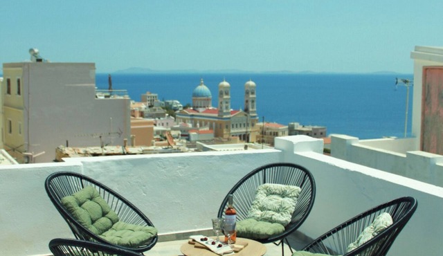 Euphoria Suite : Endless View/stunning two-bedroom pet friendly suite in Ermoupoli
