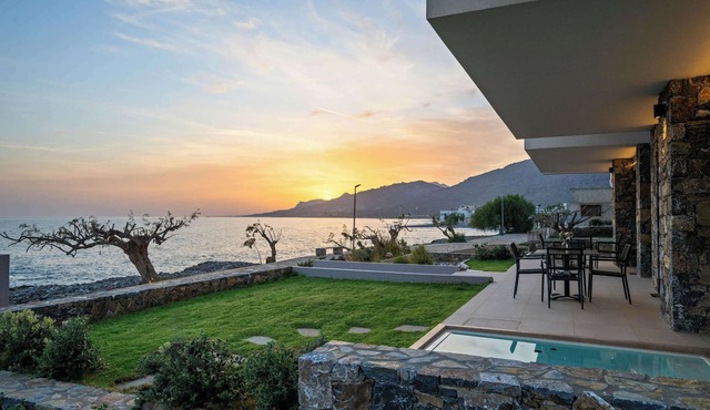 Evelmare Beachfront Apartment With Private Jacuzzi in Koutsouras