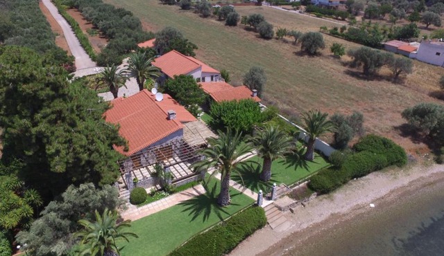 Evia island Seafront Villa in Malakóndas