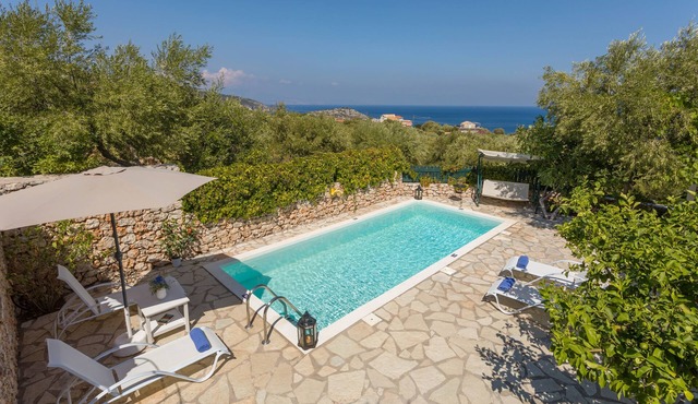 Family Friendly Charming Cottage with private pool in Zakynthos