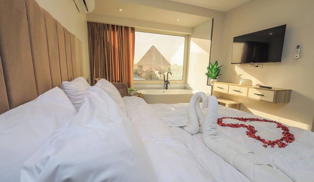First Site OF Pyramids View king-Bed & Jacuzzi in Giza Governorate