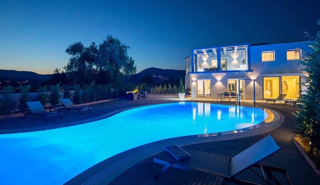 Five Stars Villa Corfu - 2 swimming pools 1 heated - tennis court in Corfu