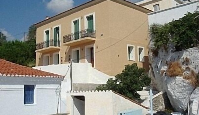 Flat in Stenies near capital of Andros, Greece, amazing views of village and sea in Stenies - Andros