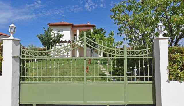 Fotinia Beach House Ground Floor by RentalsPro in Paralia Dionisiou