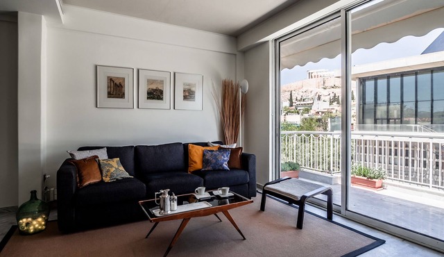 Front-row Parthenon view, Acropolis Museum - Peripatos apartment in Athina