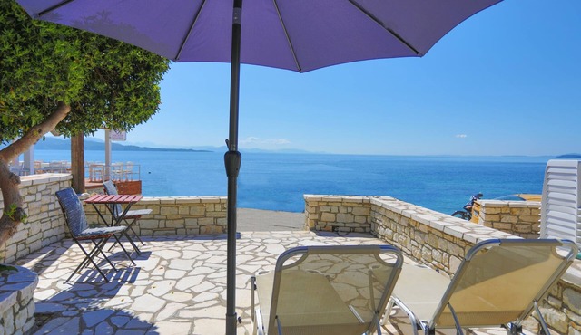 Fully Renovated Beachfront Dina: A/C, Private Terrace, WiFi in Gimari