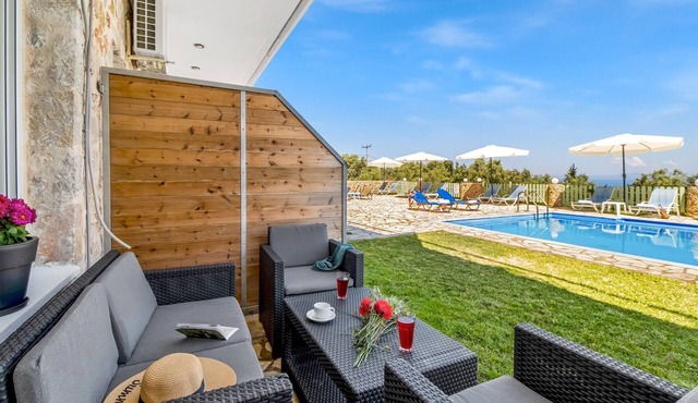 Gkountis Stone Apartment 5: Sea View, Shared Pool & Wi-Fi in Lefkada