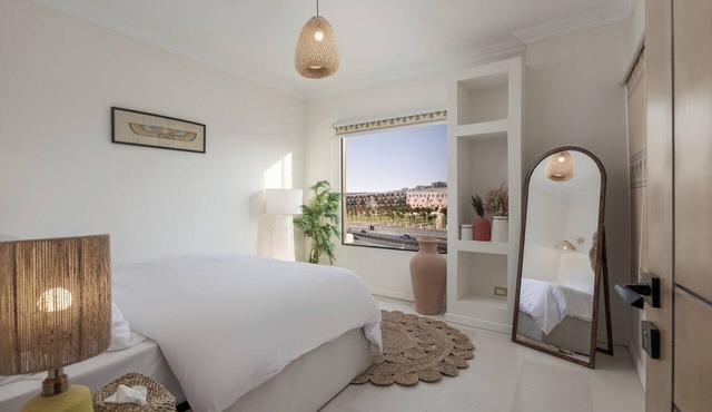"Grand Museum view: Earthy historic1-bedroom apartment in Giza with AC, WiFi