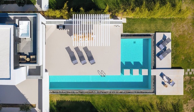 Great Albatross Villa in Γεννάδι