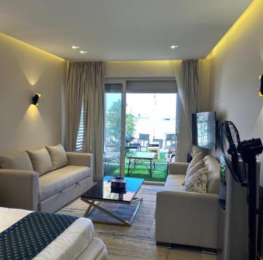 Hacienda Bay 2BR Cabin with Lagoon Sea View in Alexandria