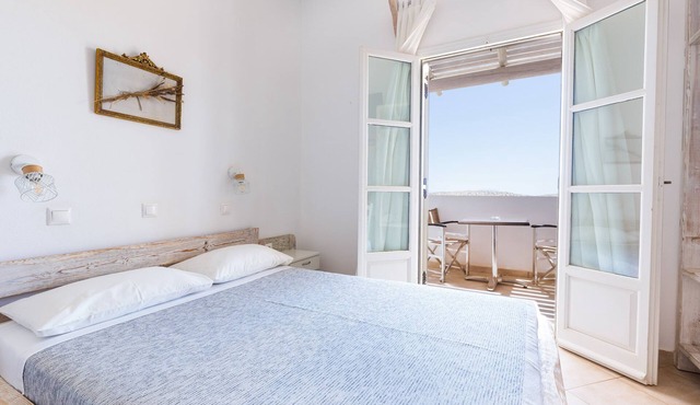Harama Hotel - Studio with sea view in Schinousa