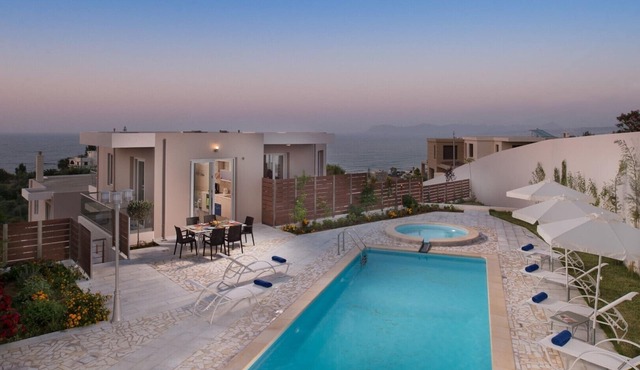 Heated pool + Hydromassage ★ 500mt to beach ★ Sea view ★ Walk to market/restaurants/bar in Stalos