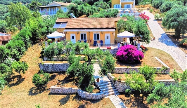 Holiday Home "Nora" with 2 Apartments and Shared Pool - Sea Breeze 1 in Agios Spiridon