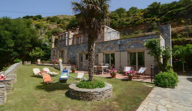 Holiday Home 'Vitali River House Andros' with Mountain View, Wi-Fi and Air Conditioning in Andros